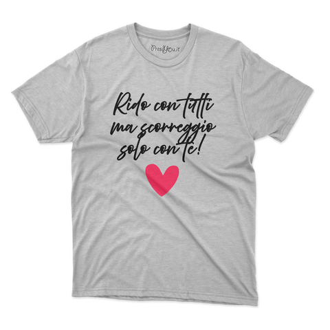 Maglietta ironica "rido con tutti ma scorreggio solo con te" – Idea regalo divertente